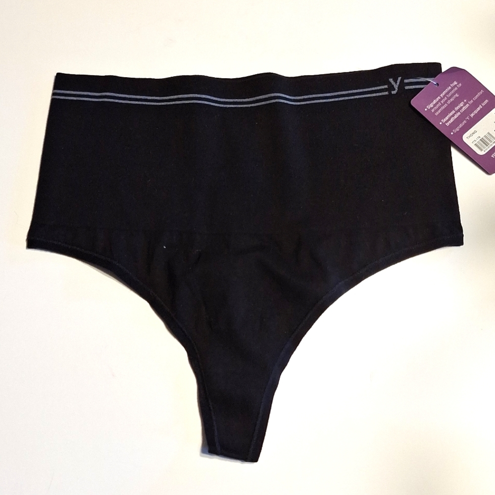 Yummy Shape Thongs - Picture 2 of 12
